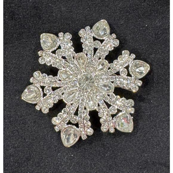 Vintage NAPIER Clear Rhinestone Snowflake Brooch CP34 - Picture 3 of 4
